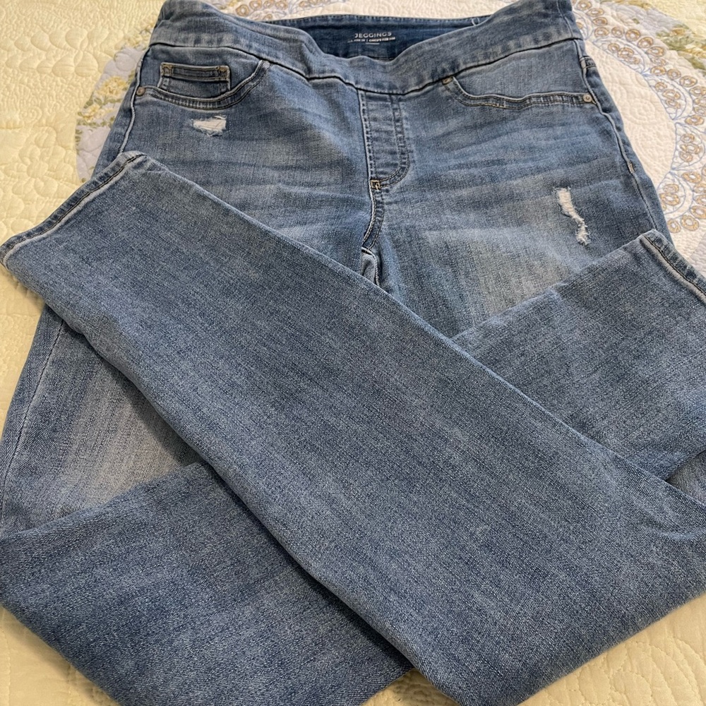 Chico’s Lightly Distressed Pull-On Jeggings, Size 2R, Faded Blue Denim. - Picture 6 of 12